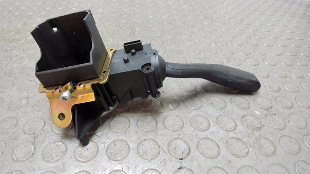 Foto: BLINKERSCHALTER / KOMBISCHALTER eines Audi A4 Avant 1.6 SX