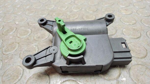Foto: STELLMOTOR DEFROSTER eines Audi A4 Avant 1.6 SX