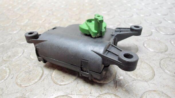 Foto: STELLMOTOR DEFROSTER eines Audi A4 Avant 1.6 SX