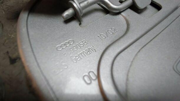 Foto: TANKKLAPPE / TANKDECKEL eines Audi A4 Avant 1.6 SX