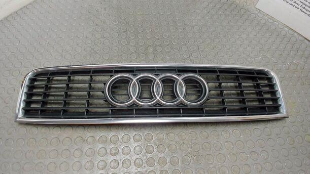 Foto: KÜHLERGRILL eines Audi A4 Avant 1.6 SR