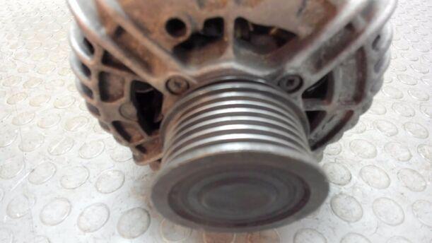 Foto: LICHTMASCHINE / GENERATOR 150 A eines Audi A4 Avant 1.6 SR