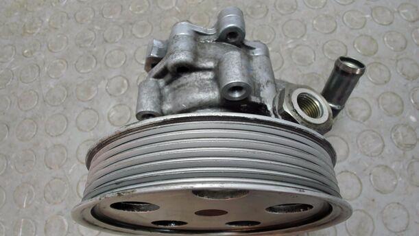 Foto: PUMPE SERVOLENKUNG / SERVOPUMPE eines Audi A4 Avant 1.6 SR