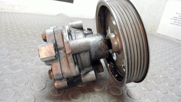 Foto: PUMPE SERVOLENKUNG / SERVOPUMPE eines Audi A4 Avant 1.6 SR