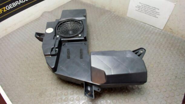 Foto: SUBWOOFER / BASS eines Audi A4 Avant 1.6