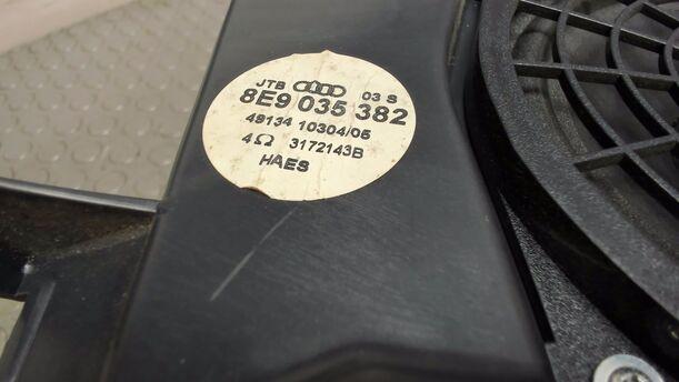 Foto: SUBWOOFER / BASS eines Audi A4 Avant 1.6