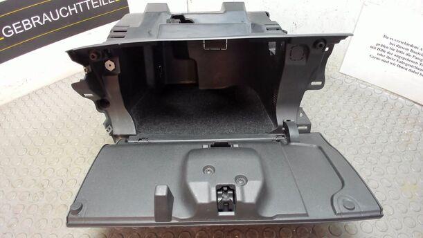 Foto: HANDSCHUHFACH eines Ford S-Max 2.0 TDCi DPF GT (Hotline)