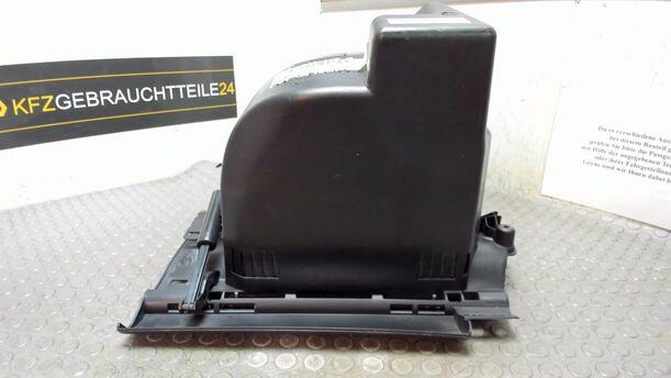 Foto: HANDSCHUHFACH eines Ford S-Max 2.0 TDCi DPF GT (Hotline)