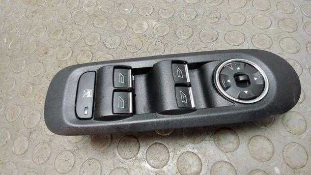 Foto: FENSTERHEBERSCHALTER VORNE LINKS eines Ford S-Max 2.0 TDCi DPF GT (Hotline)
