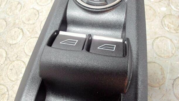 Foto: FENSTERHEBERSCHALTER VORNE LINKS eines Ford S-Max 2.0 TDCi DPF GT (Hotline)