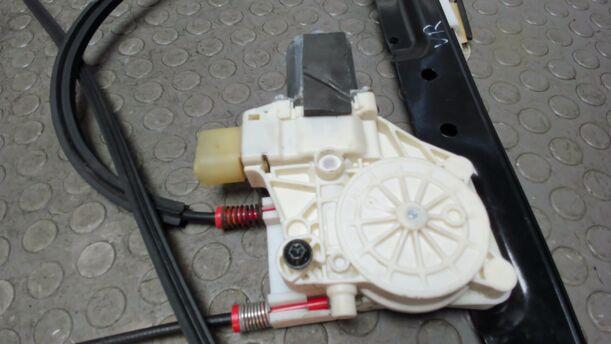 Foto: FENSTERHEBERMOTOR VORNE RECHTS eines Ford S-Max 2.0 TDCi DPF GT (Hotline)