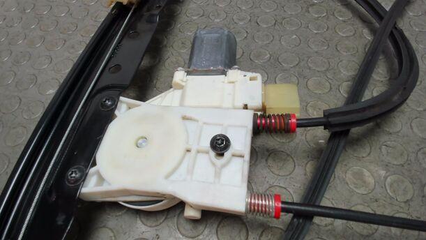 Foto: FENSTERHEBERMOTOR VORNE RECHTS eines Ford S-Max 2.0 TDCi DPF GT (Hotline)