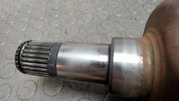 Foto: ANTRIEBSWELLE LINKS eines Ford S-Max 2.0 TDCi DPF CLX