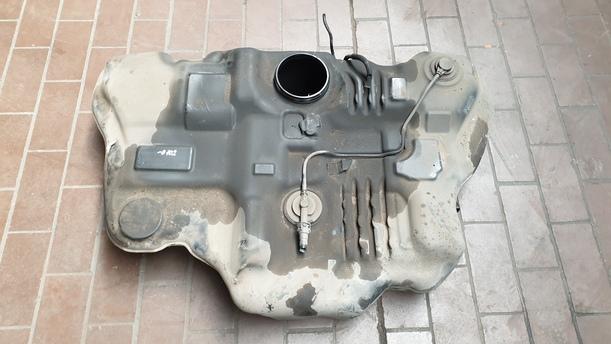 Foto: KRAFTSTOFFTANK ( DIESEL ) eines Ford S-Max 2.0 TDCi DPF