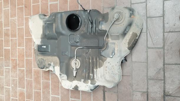 Foto: KRAFTSTOFFTANK ( DIESEL ) eines Ford S-Max 2.0 TDCi DPF
