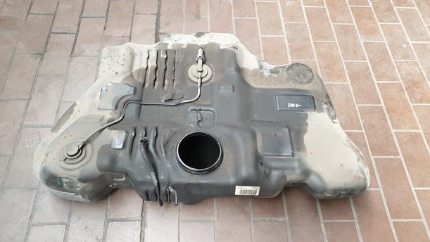 Foto: KRAFTSTOFFTANK ( DIESEL ) eines Ford S-Max 2.0 TDCi DPF