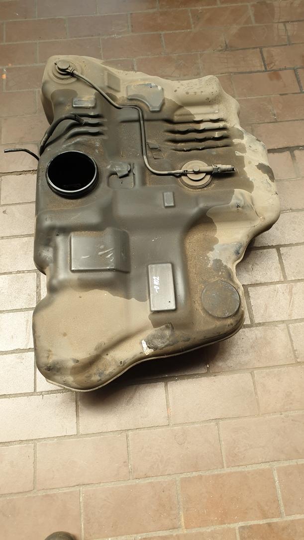 Foto: KRAFTSTOFFTANK ( DIESEL ) eines Ford S-Max 2.0 TDCi DPF