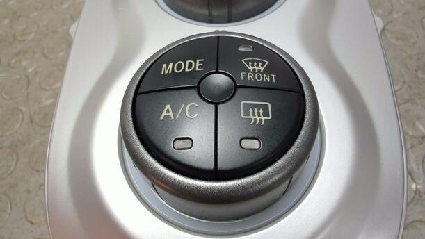Foto: HEIZUNGSBETÄTIGUNG eines Toyota Yaris 1.4 D-4D
