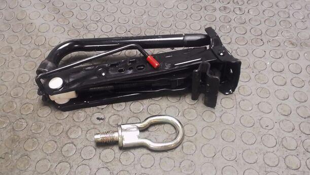 Foto: WAGENHEBER / ABSCHLEPPHAKEN eines Ford Fusion 1.4
