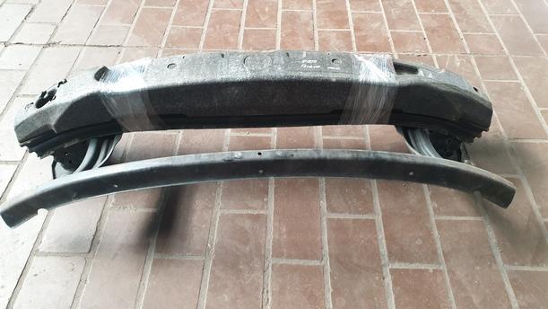 Foto: FRONTBLECH / TRAVERSE UNTEN eines Fiat Bravo 1.9 Multijet 8V DPF