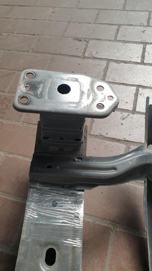 Foto: FRONTBLECH / TRAVERSE UNTEN eines Fiat Bravo 1.9 Multijet 8V DPF