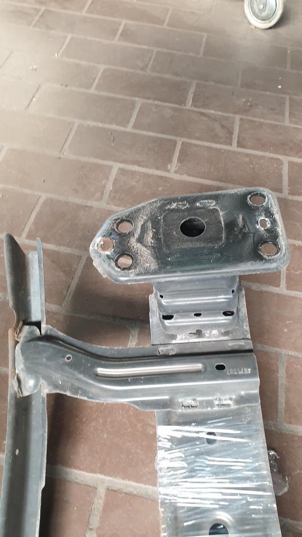 Foto: FRONTBLECH / TRAVERSE UNTEN eines Fiat Bravo 1.9 Multijet 8V DPF