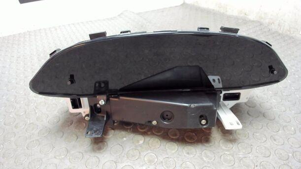 Foto: TACHOEINHEIT / KOMBIINSTRUMENT eines Toyota Yaris 1.4 D-4D