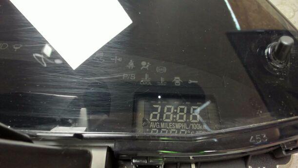 Foto: TACHOEINHEIT / KOMBIINSTRUMENT eines Toyota Yaris 1.4 D-4D