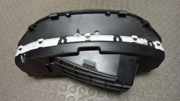 Foto: TACHOEINHEIT / KOMBIINSTRUMENT eines Toyota Yaris 1.4 D-4D