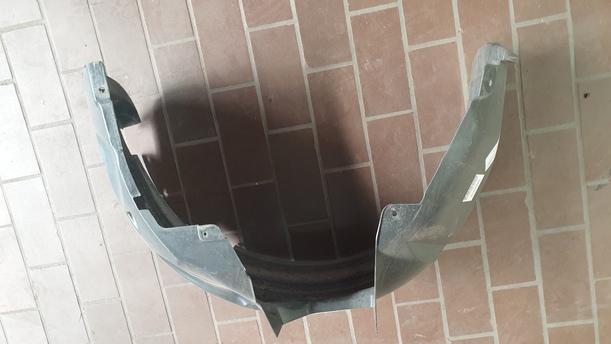 Foto: RADHAUSSCHALE INNENKOTFLÜGEL LINKS eines Fiat Bravo 1.9 Multijet 8V DPF