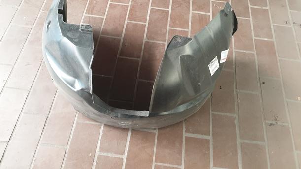 Foto: RADHAUSSCHALE INNENKOTFLÜGEL LINKS eines Fiat Bravo 1.9 Multijet 8V DPF