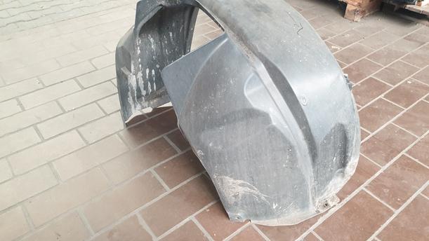 Foto: RADHAUSSCHALE / INNENKOTFLÜGEL RECHTS eines Fiat Bravo 1.9 Multijet 8V DPF