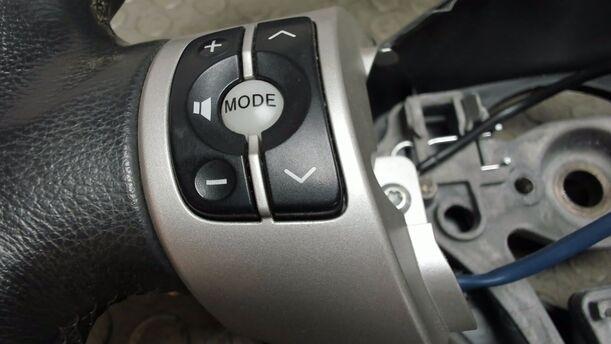 Foto: LEDERLENKRAD eines Toyota Yaris 1.4 D-4D