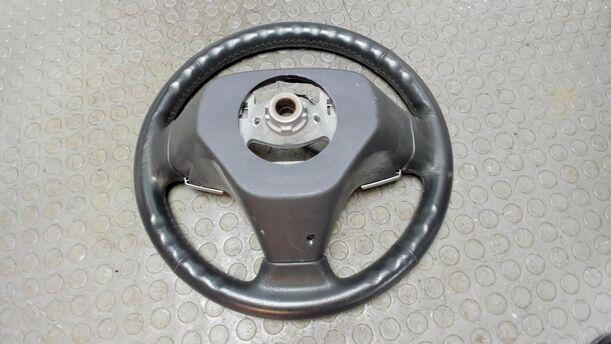 Foto: LEDERLENKRAD eines Toyota Yaris 1.4 D-4D