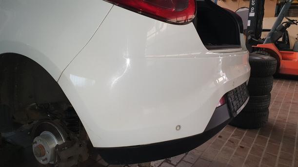 Foto: STOSSSTANGe / STOSSFÄNGER HINTEN eines Fiat Bravo 1.9 Multijet 8V DPF