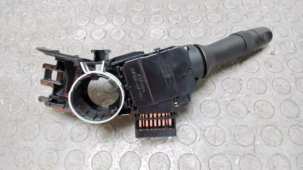Foto: BLINKERSCHALTER / KOMBISCHALTER eines Toyota Yaris 1.4 D-4D