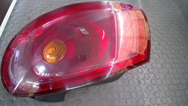 Foto: HECKLEUCHTE / RÜCKLICHT LINKS eines Fiat Bravo 1.9 Multijet 8V DPF GT (Hotline)