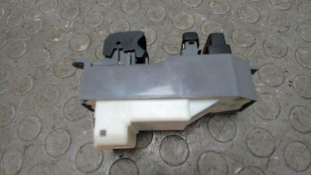 Foto: FENSTERHEBERSCHALTER VORNE LINKS eines Toyota Yaris 1.4 D-4D GT (Hotline)
