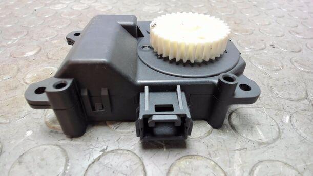 Foto: STELLMOTOR HEIZUNG eines Toyota Yaris 1.4 D-4D GT (Hotline)