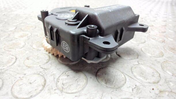 Foto: STELLMOTOR HEIZUNG eines Toyota Yaris 1.4 D-4D GT (Hotline)