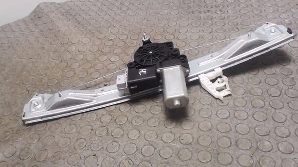 Foto: FENSTERHEBER ELEKTR. HINTEN LINKS eines Fiat Bravo 1.9 Multijet 8V DPF GT (Hotline)