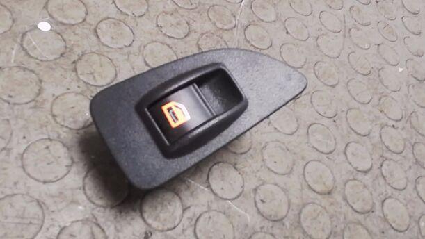 Foto: FENSTERHEBERSCHALTER HINTEN LINKS eines Fiat Bravo 1.9 Multijet 8V DPF GT (Hotline)