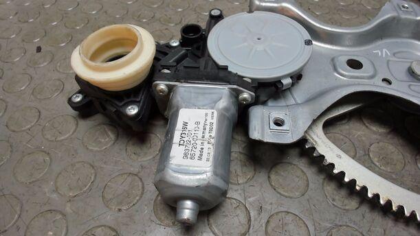 Foto: FENSTERHEBER ELEKTR. VORN LINKS eines Toyota Yaris 1.4 D-4D GT (Hotline)