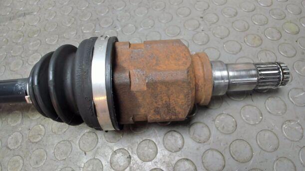 Foto: ANTRIEBSWELLE LINKS eines Toyota Yaris 1.4 D-4D