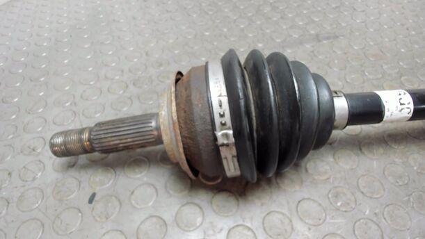 Foto: ANTRIEBSWELLE LINKS eines Toyota Yaris 1.4 D-4D