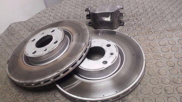 Foto: BREMSSCHEIBEN VORN eines Fiat Bravo 1.9 Multijet 8V DPF GL