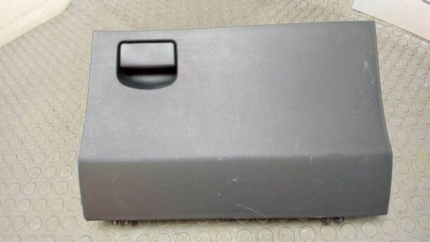 Foto: HANDSCHUHFACH eines Toyota Yaris 1.4 D-4D GL
