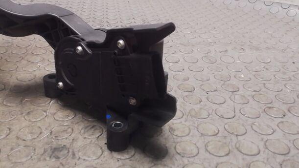 Foto: GASPEDAL eines Fiat Bravo 1.9 Multijet 8V DPF GL