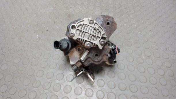 Foto: DIESELEINSPRITZPUMPE / HOCHDRUCKPUMPE eines Toyota Yaris 1.4 D-4D GL