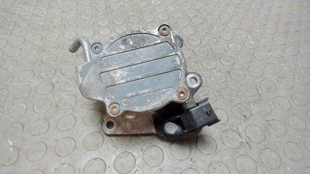 Foto: VAKUUMPUMPE / UNTERDRUCKPUMPE eines Toyota Yaris 1.4 D-4D GL